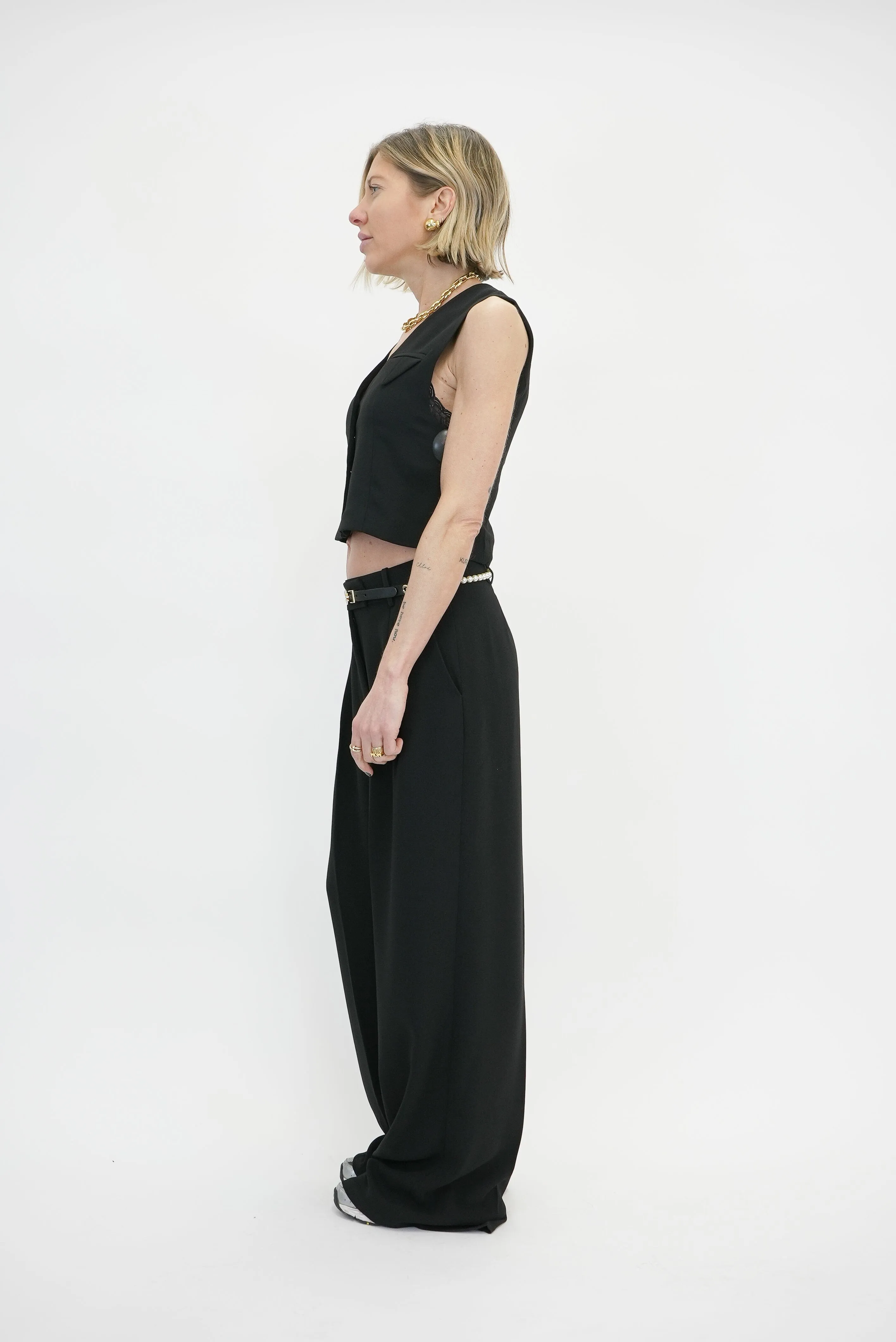 GIL VEST IN BLACK