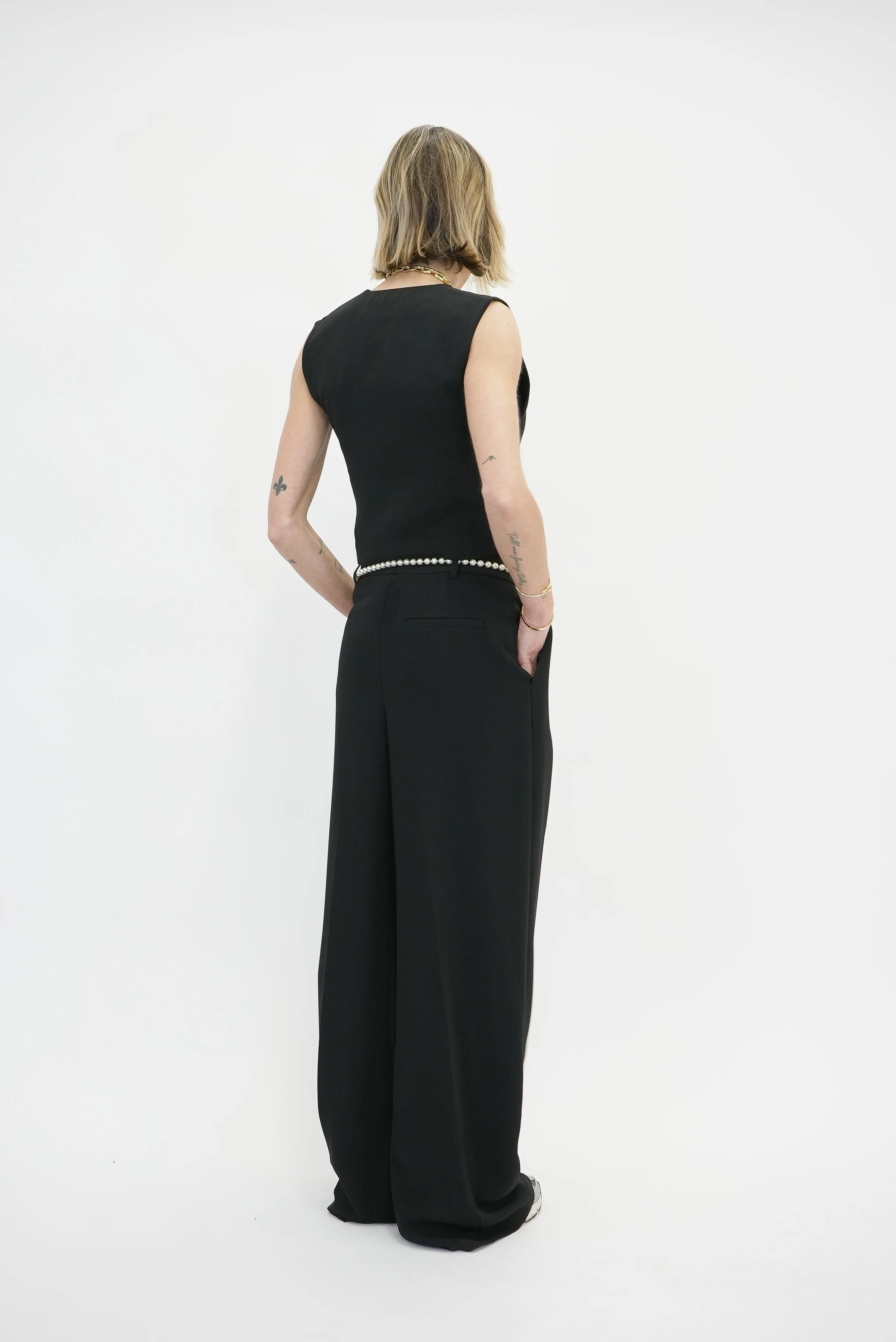 GIL VEST IN BLACK