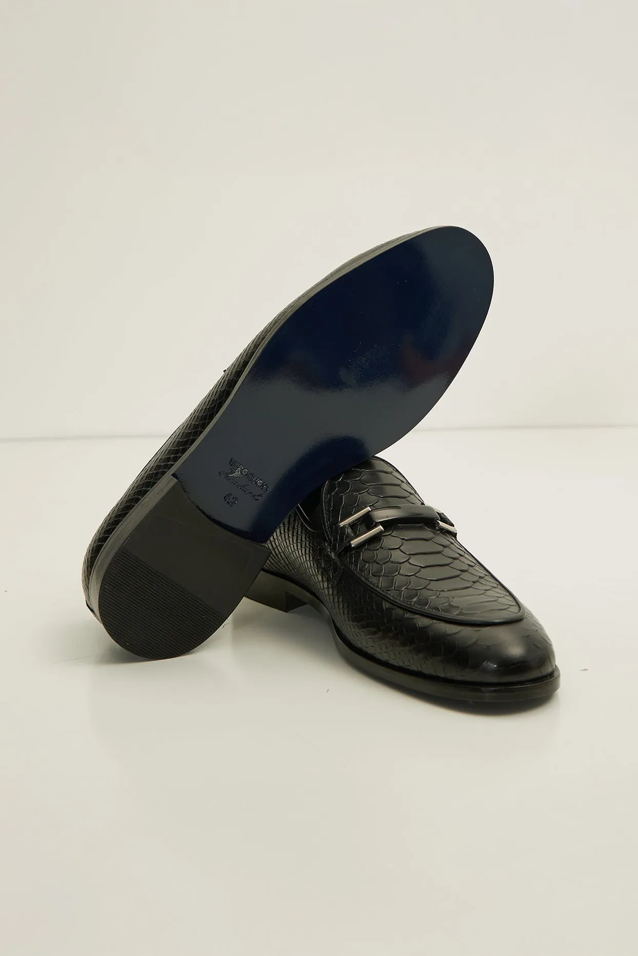 The Croc Classic Leather Loafer - Black