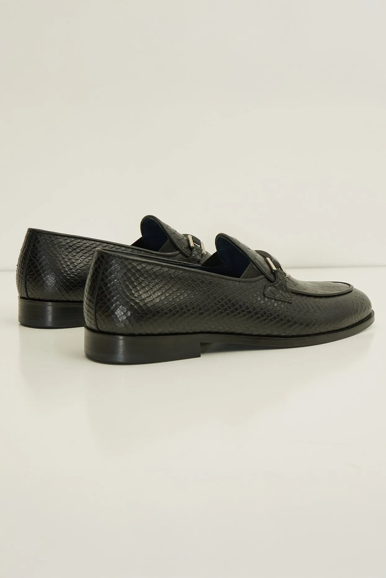 The Croc Classic Leather Loafer - Black