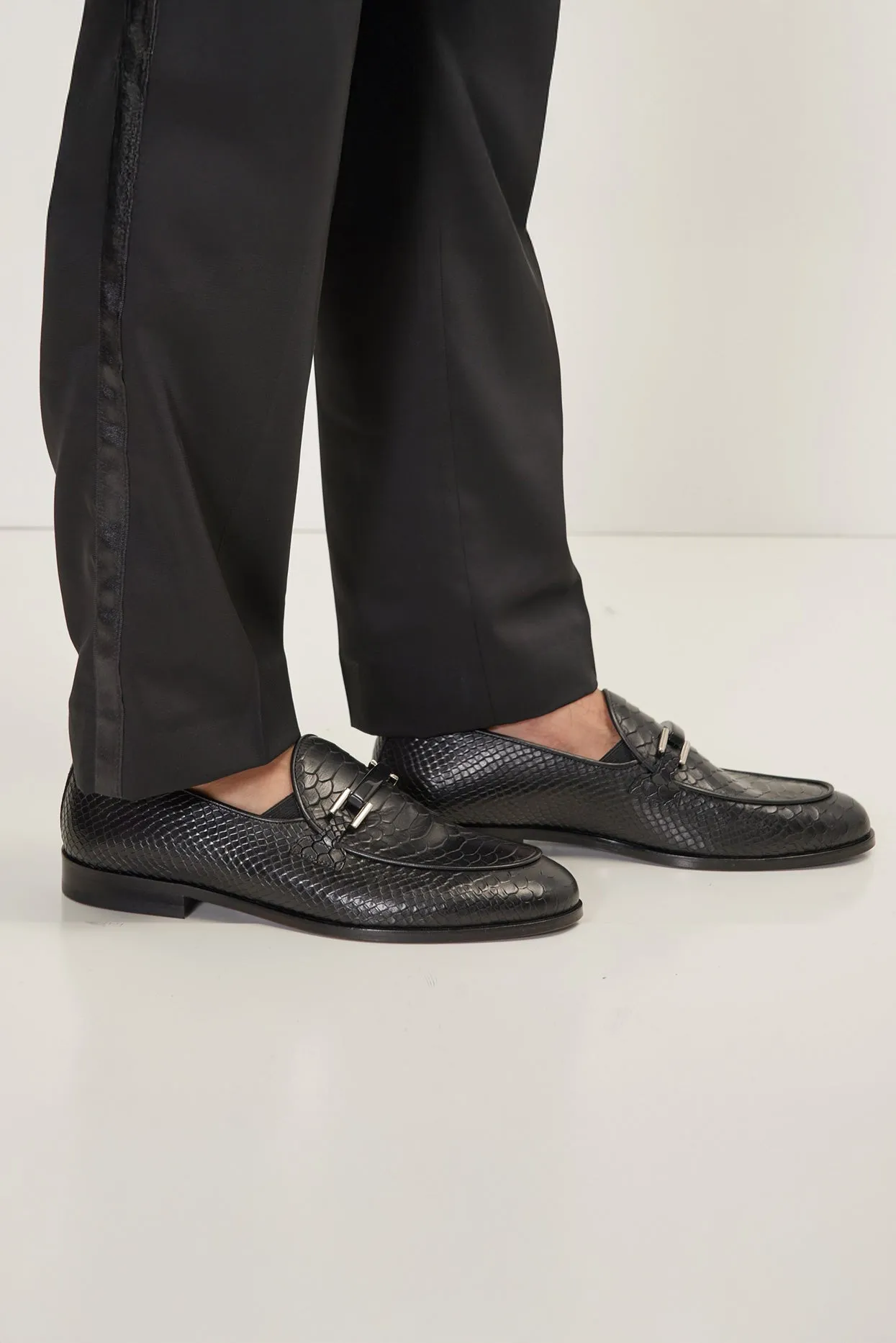 The Croc Classic Leather Loafer - Black