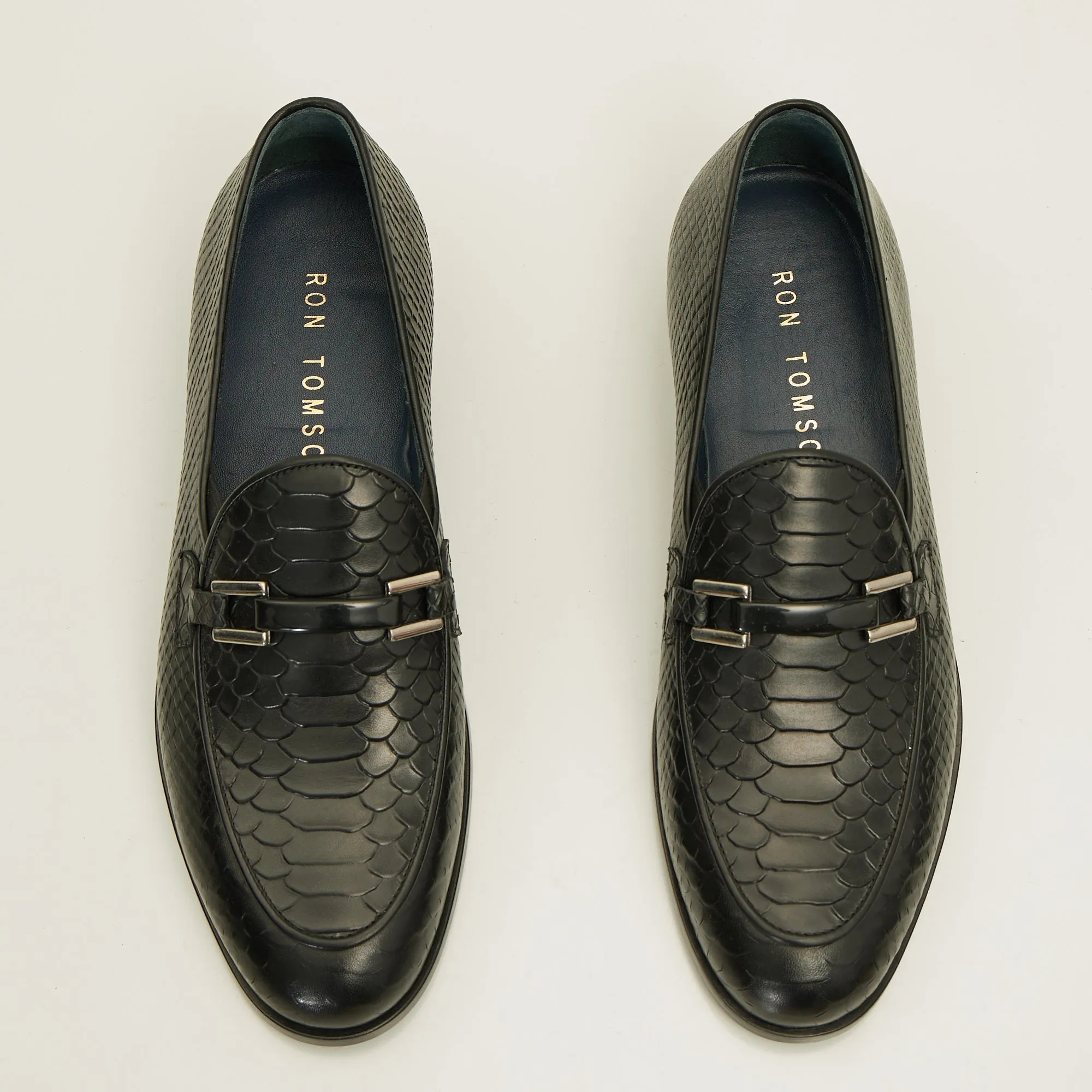The Croc Classic Leather Loafer - Black